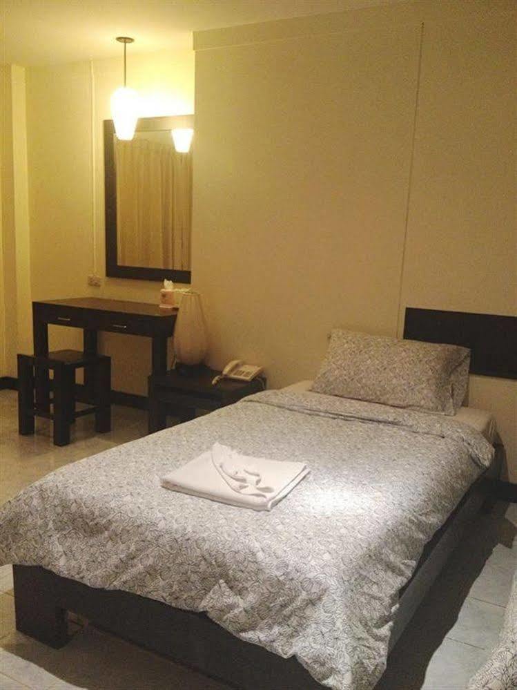 Oyo 244 Roar Inn Patong Zewnętrze zdjęcie